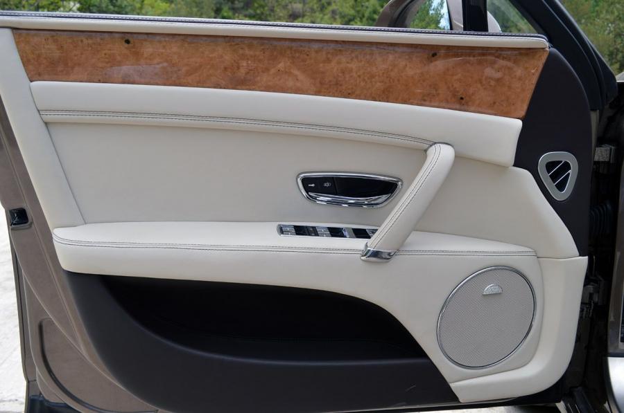 Детали интерьера Bentley Flying Spur 2014 года  (фото 21 из 63)